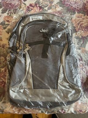 NWT Jeep Gray and Black Unisex Backpack with Front Zip Pockets